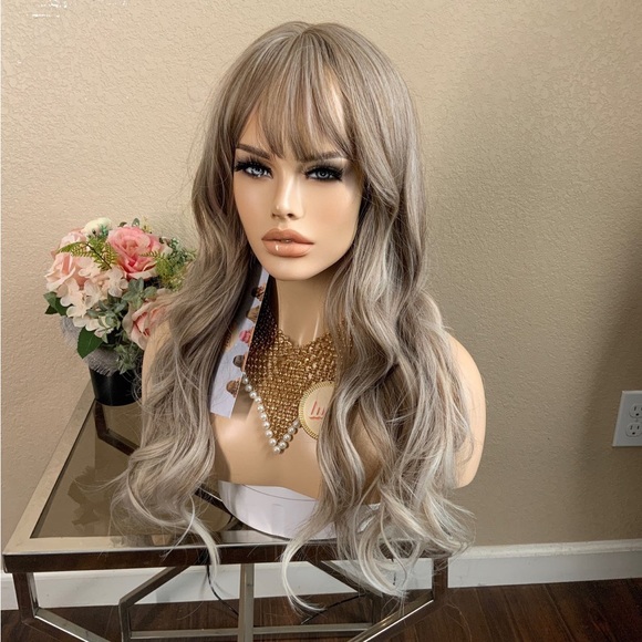 Wig - Picture 1 of 5